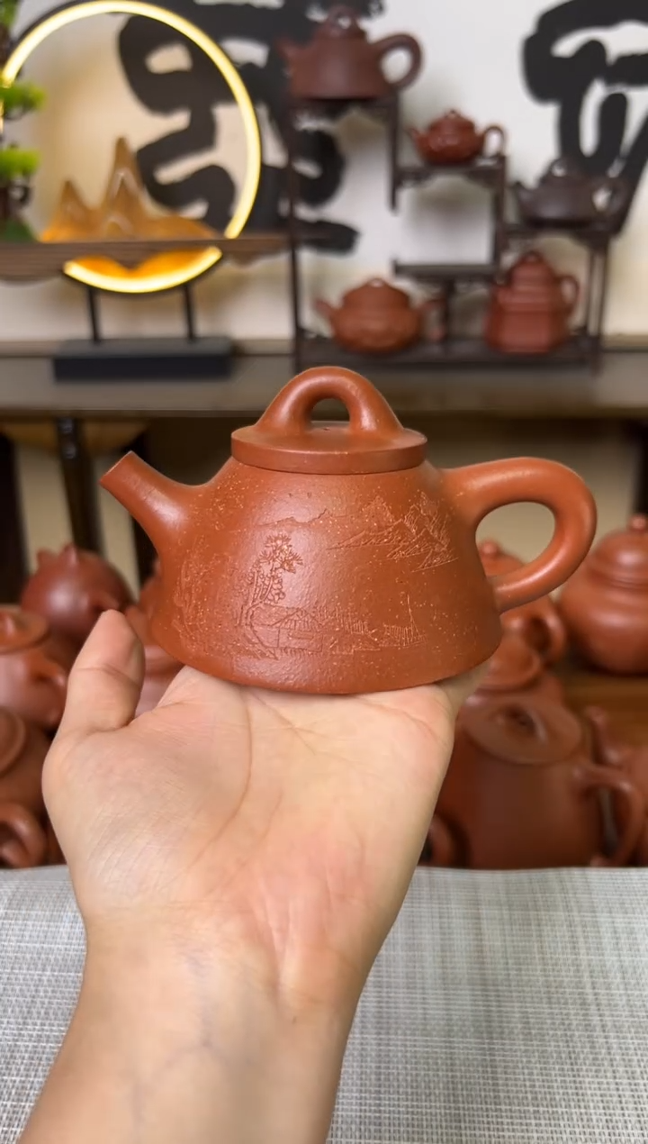 茶壶段泥红降坡霸王石瓢壶山水刻170CC-甘来兵