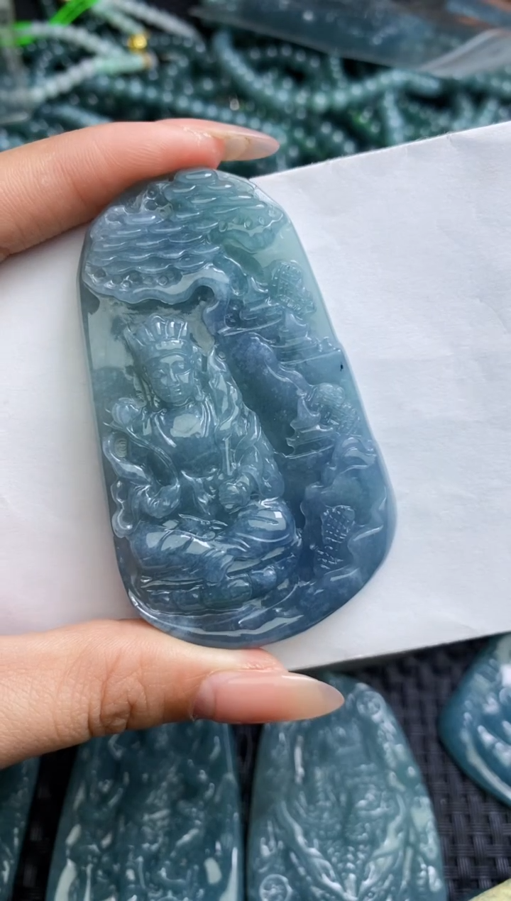 【闪购商品】翡翠颈饰未镶嵌         