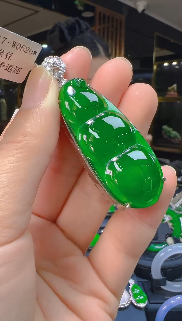 吊坠(赠链)银S925镶嵌翡翠037(多样性发货发其一)