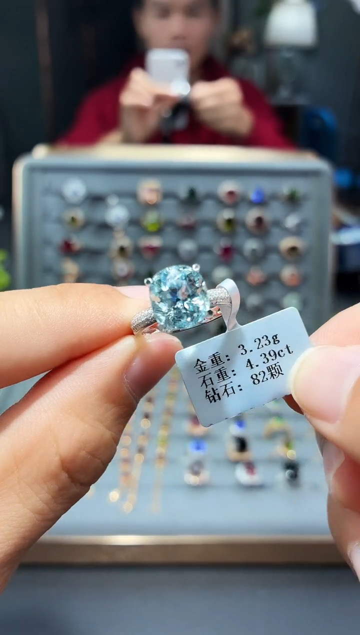 18K金镶嵌戒指海蓝宝石4.39配钻