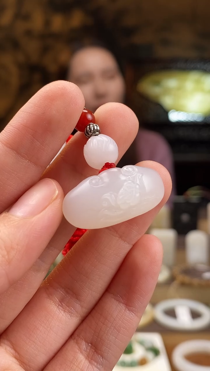 颈饰未镶嵌和田玉白玉 莲花如意锁 高品质