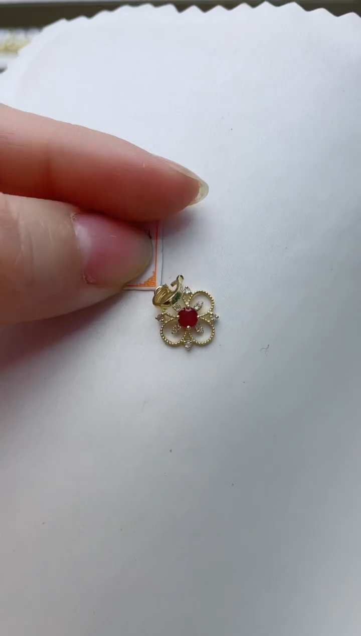 【闪购商品】红宝石颈饰18K金镶嵌A69