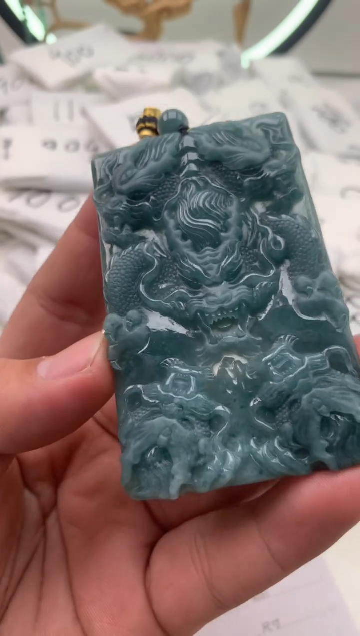 【闪购商品】翡翠颈饰未镶嵌九龙牌