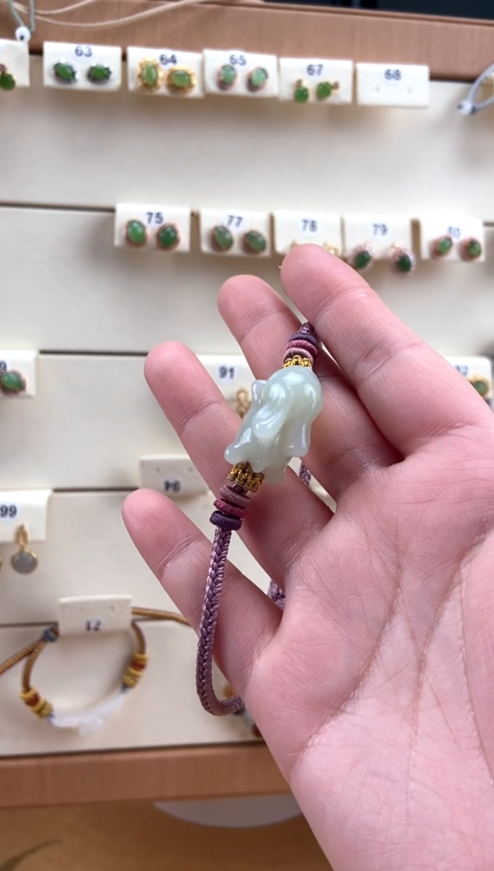 【闪购商品】和田玉手绳未镶嵌兔子手牌