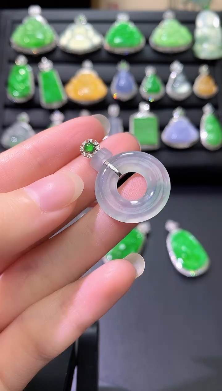 颈饰18K金镶嵌翡翠甜甜圈