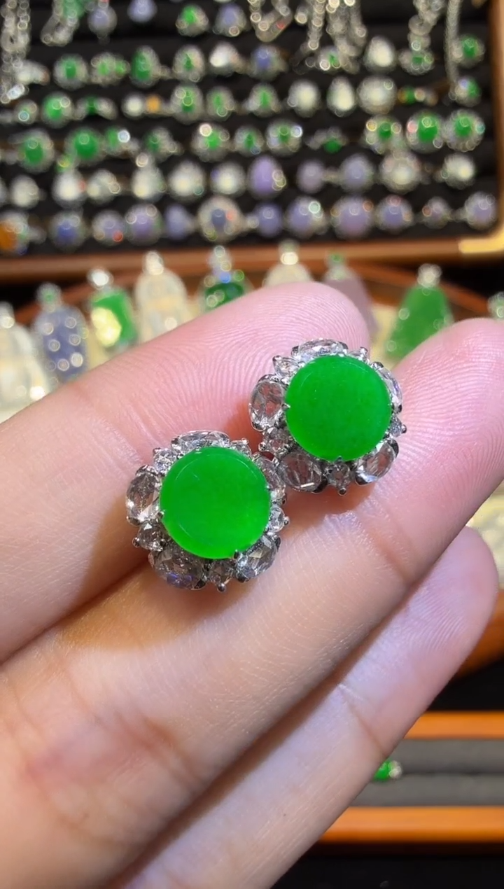 翡翠18K金镶嵌耳饰正阳满绿圆牌耳钉