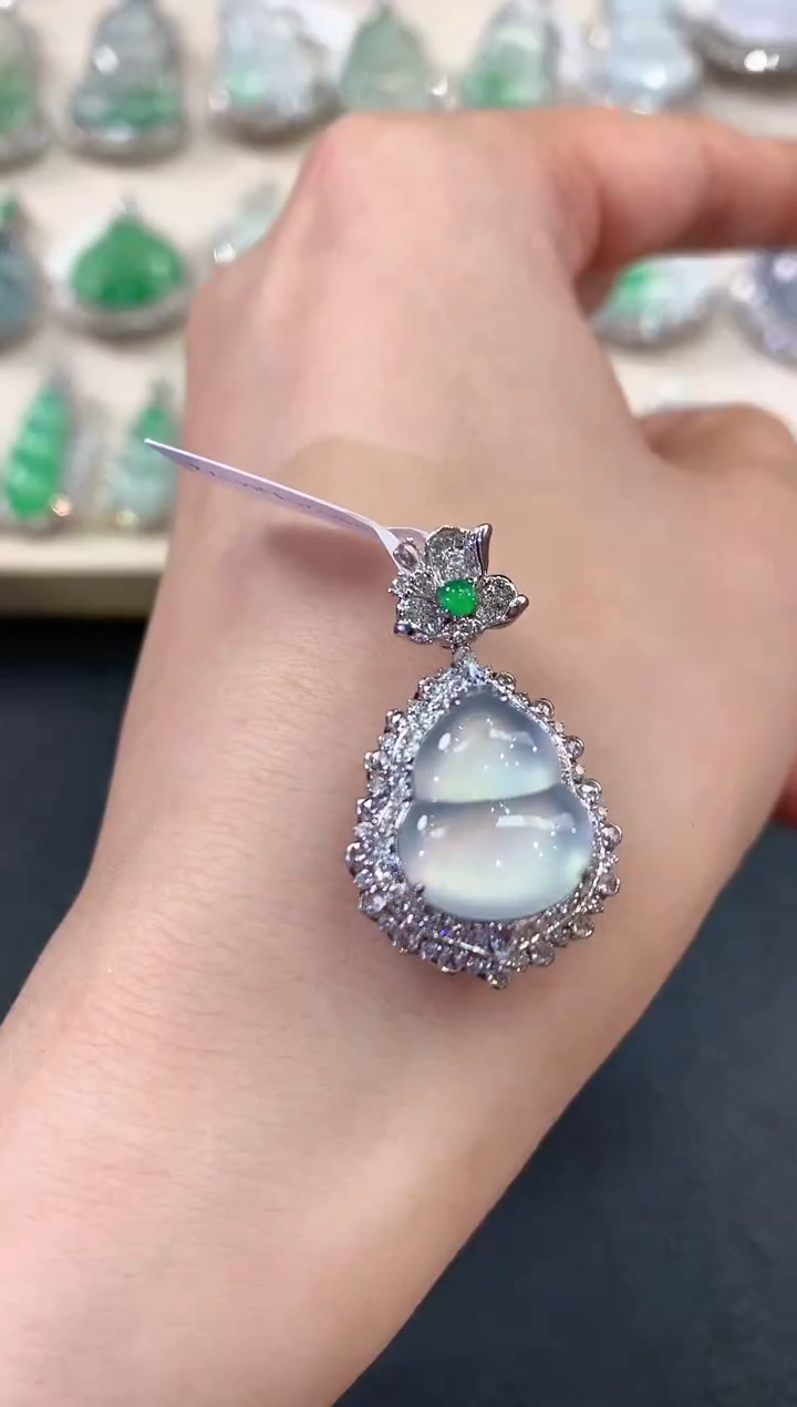 【闪购商品】翡翠吊坠(不含链)18K金镶嵌C38