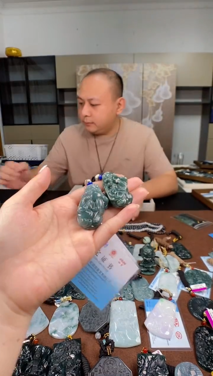 颈饰未镶嵌翡翠 多样性发其一