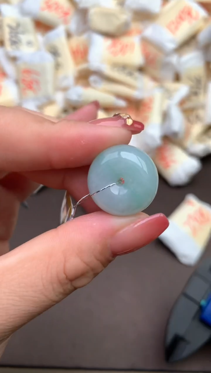 翡翠未镶嵌颈饰—