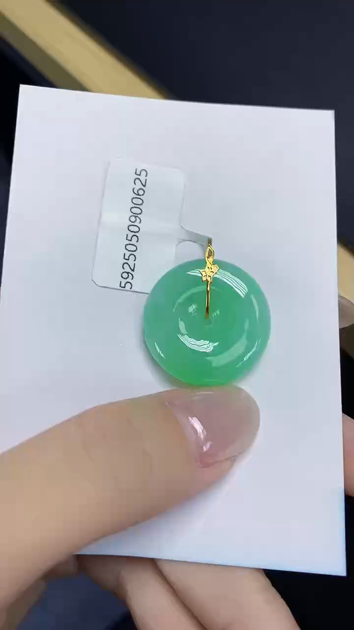 翡翠18K金镶嵌颈饰天然缅甸翡翠A货