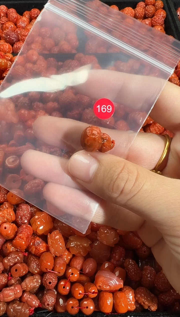 颈饰未镶嵌南红玛瑙1