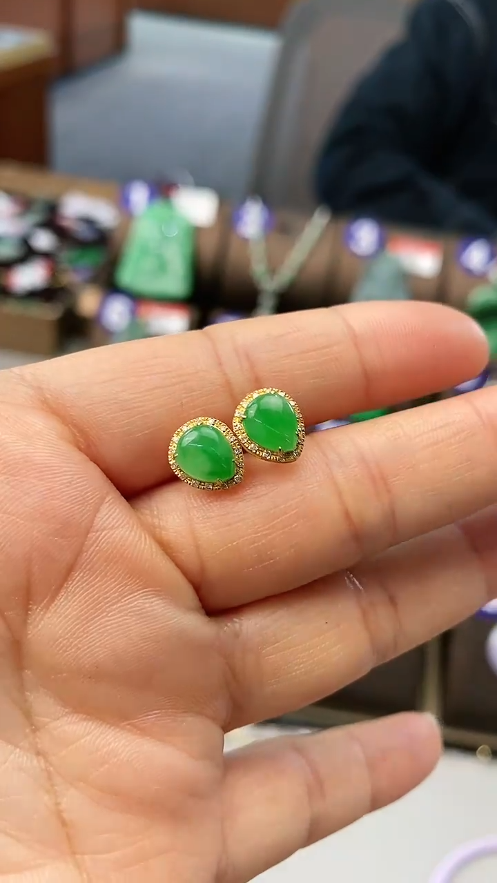 【闪购商品】翡翠耳饰18K金镶嵌水滴耳钉