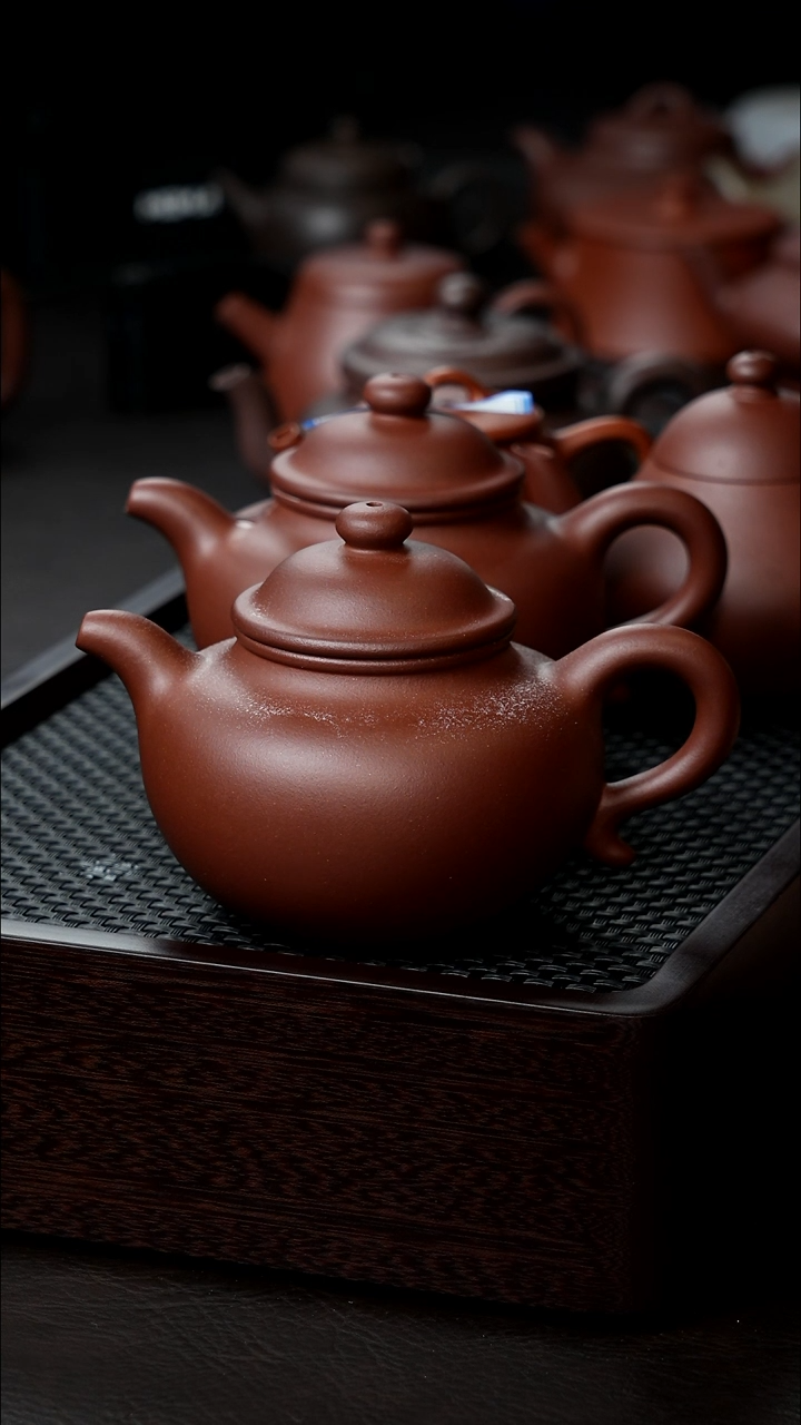 茶壶紫砂紫泥莲子半手微瑕200          