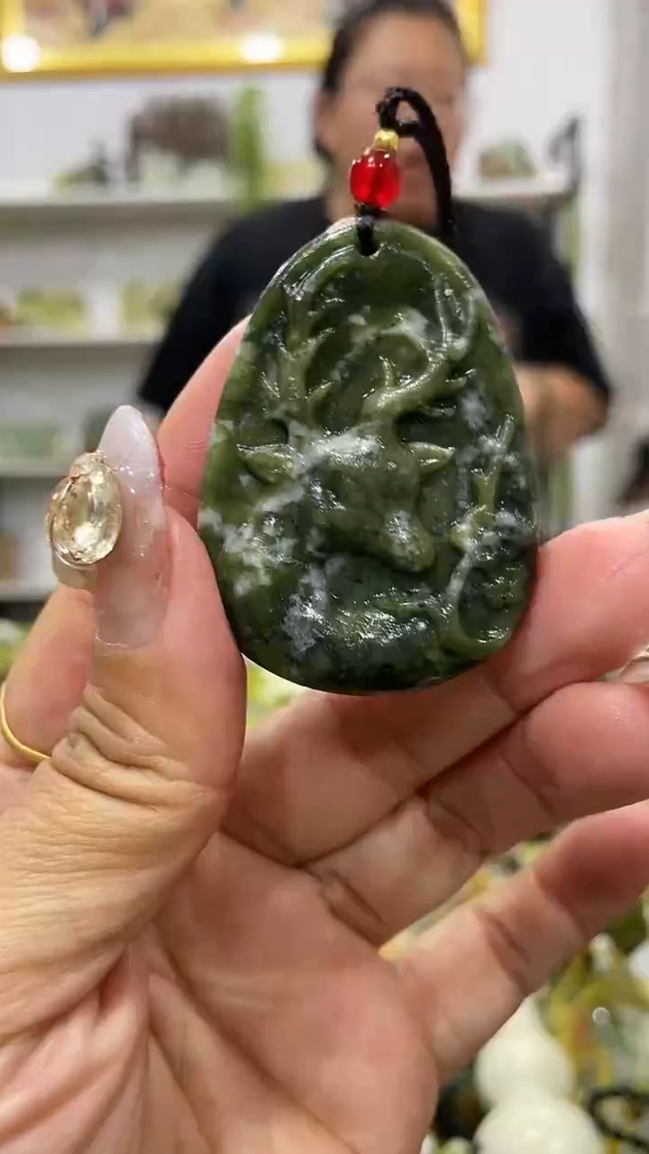 岫玉未镶嵌吊坠