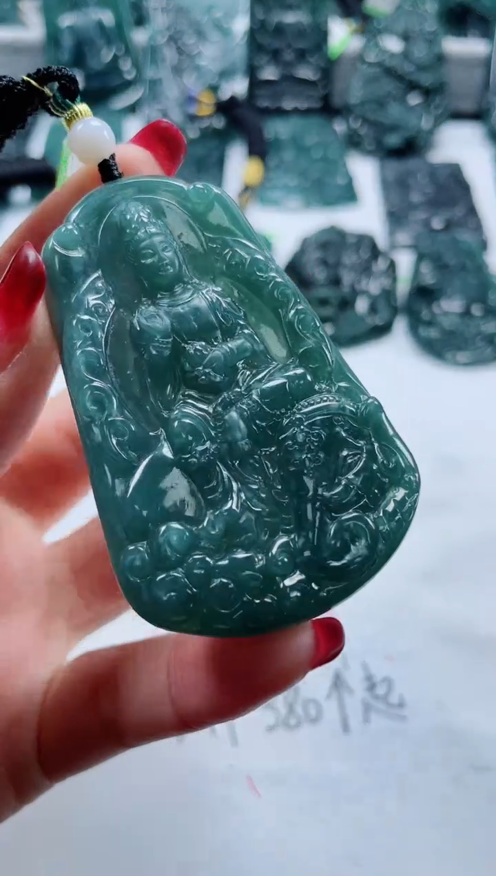 【闪购商品】翡翠颈饰未镶嵌          