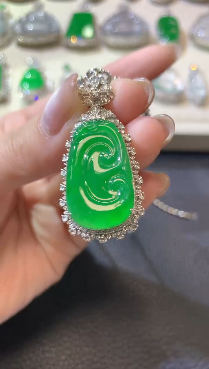 【闪购商品】翡翠吊坠(不含链)18K金镶嵌C59