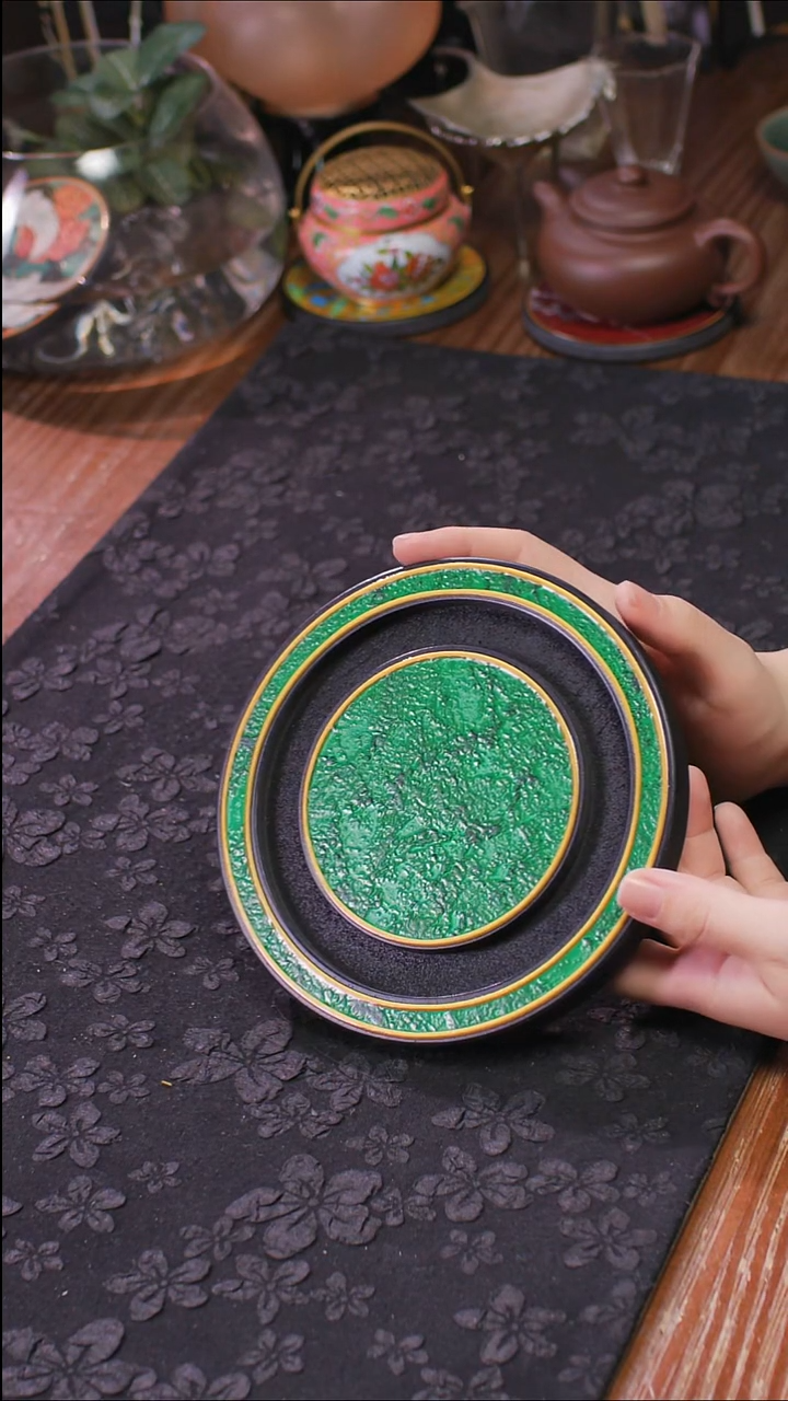 壹藏贰宝碧绿色图案小壶承