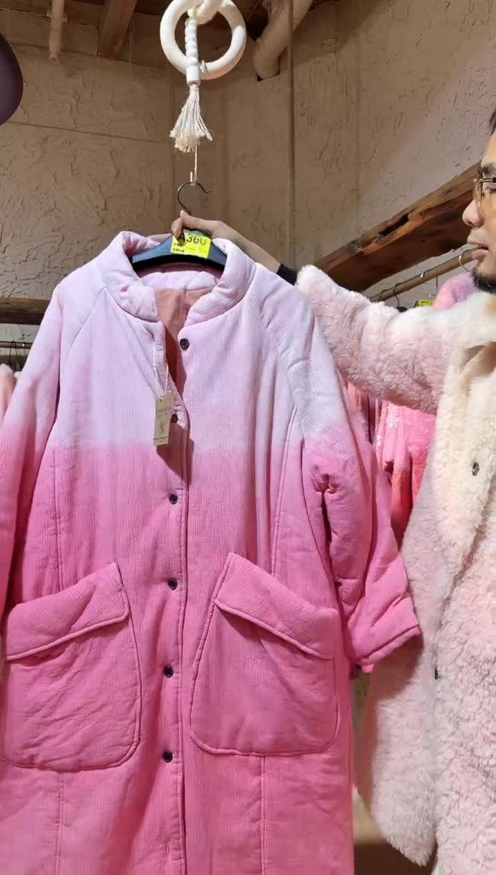 粉染立领长款口袋棉服