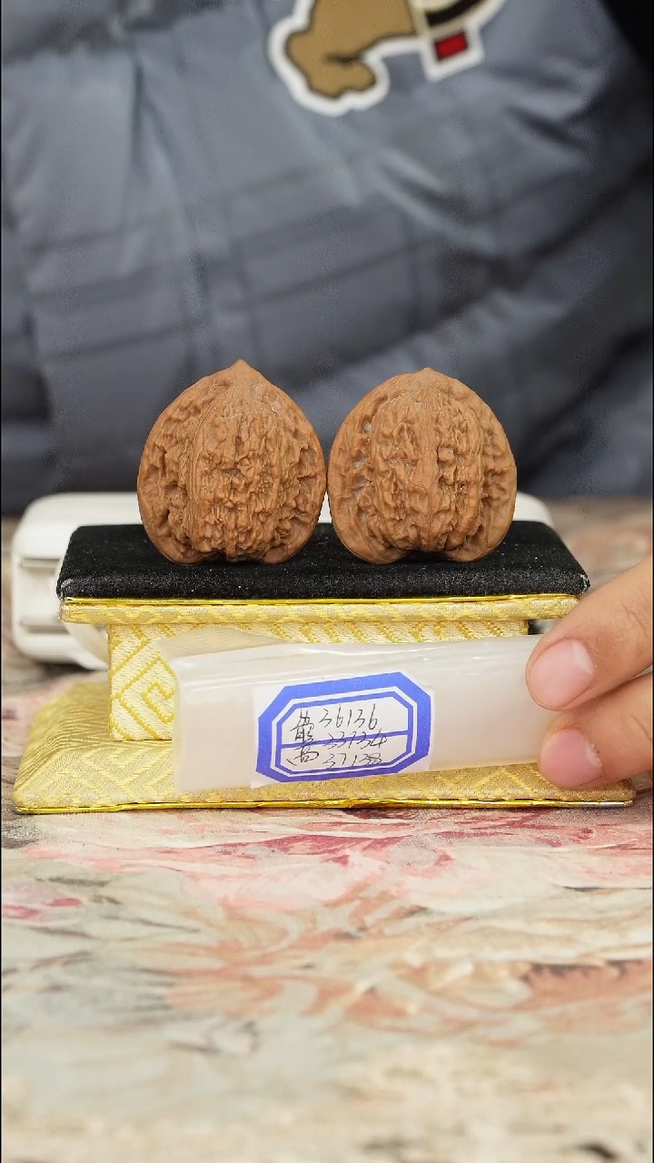 【闪购商品】文玩核桃把件蚂蚁沟官帽