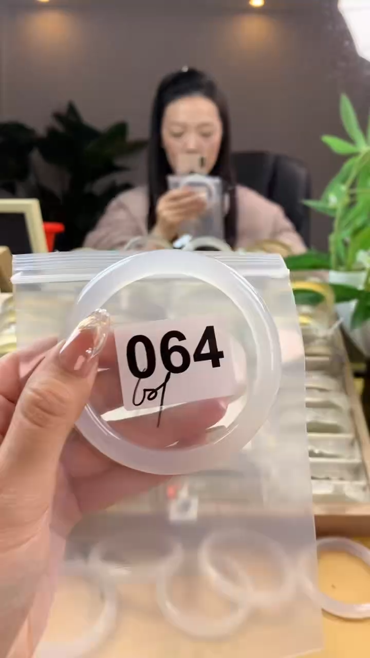 【闪购商品】玛瑙/玉髓手镯未镶嵌064