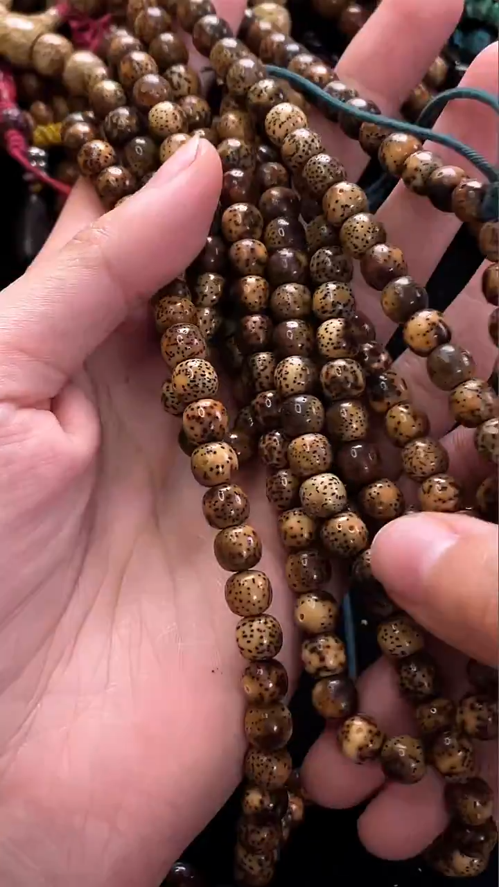 吊坠星月菩提精工级浅珀绿皮圆桶8*7长串