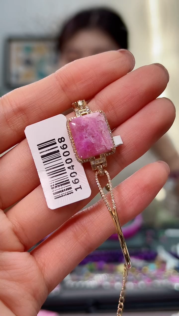 【闪购商品】18K金镶嵌苏纪石（舒俱来）手链1