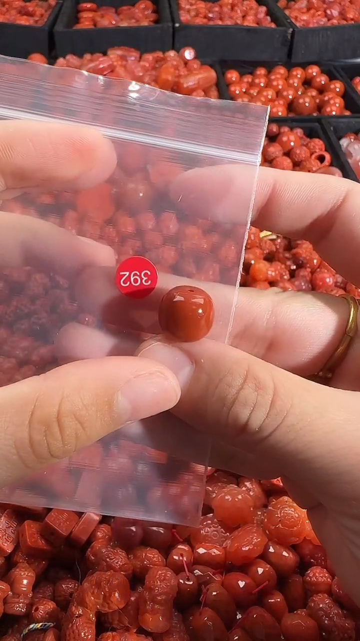 颈饰未镶嵌南红玛瑙1