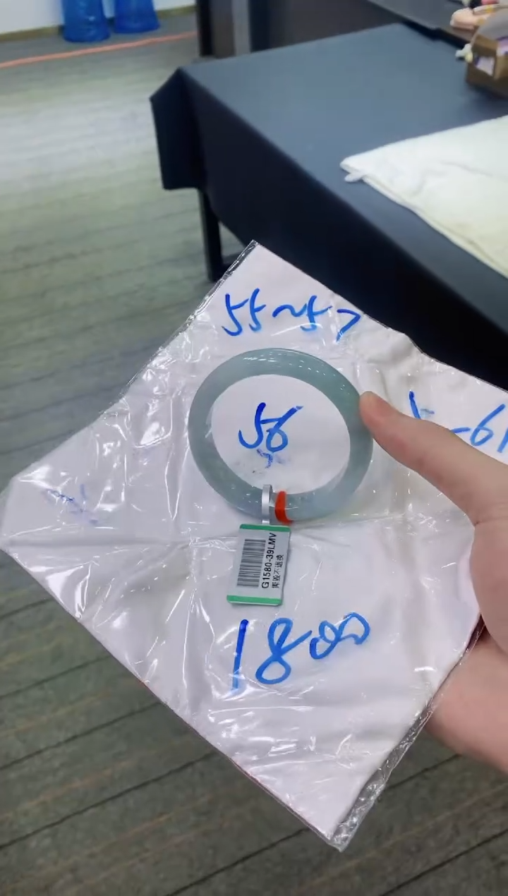 【闪购商品】翡翠手镯未镶嵌            