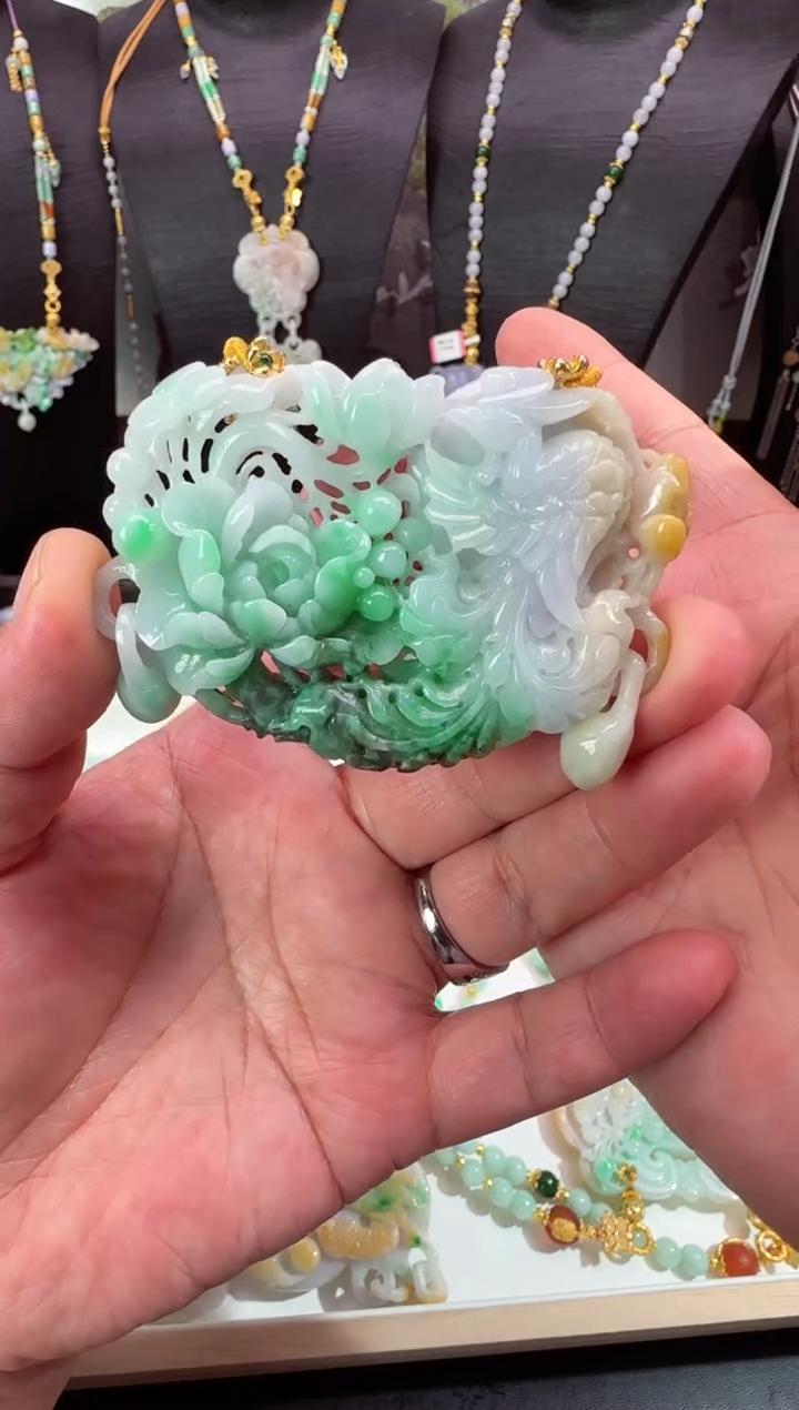 【闪购商品】翡翠颈饰未镶嵌牌子