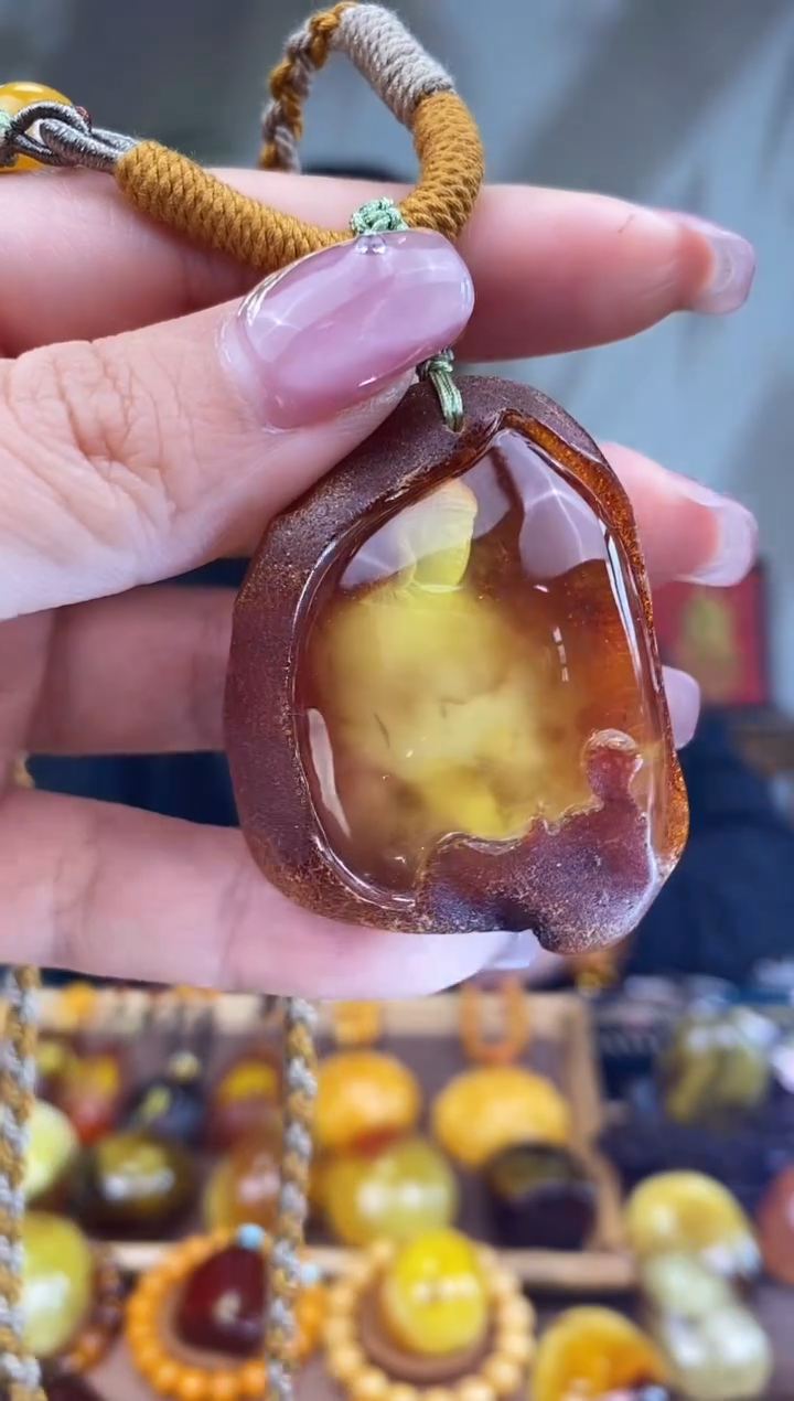 【闪购商品】琥珀裸石未镶嵌 基地发货 一物一证 顺丰包邮