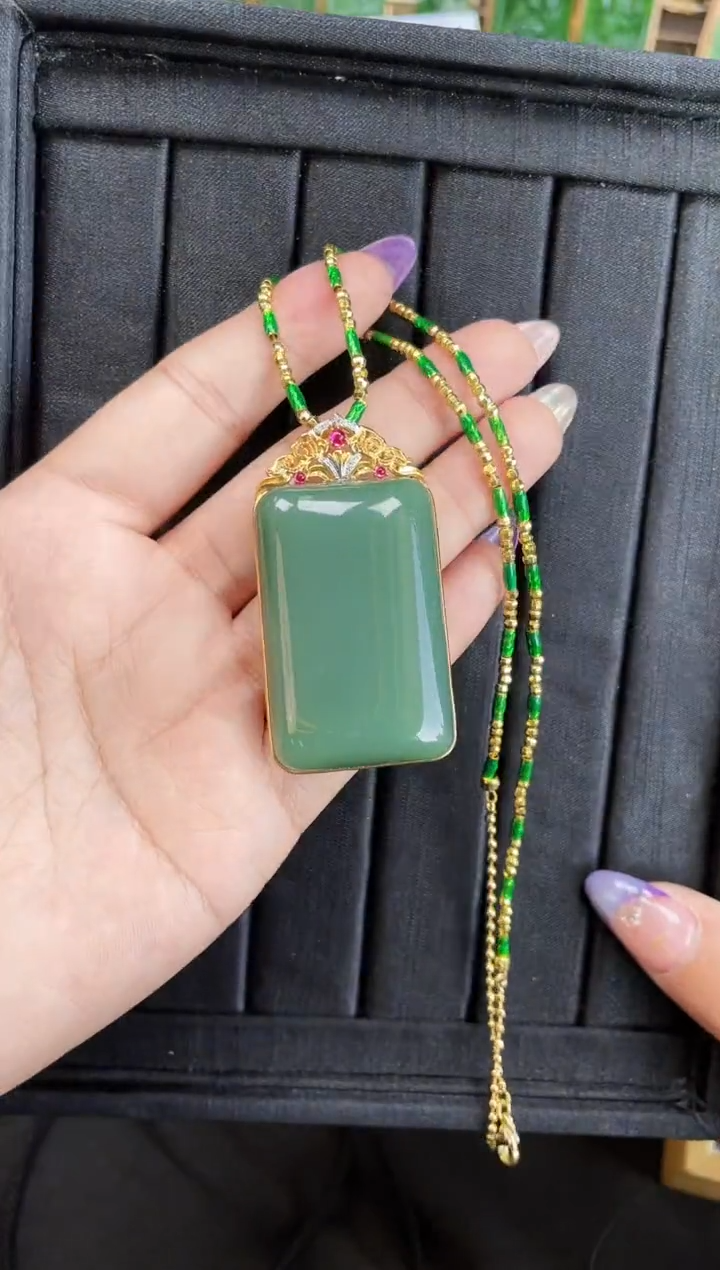 【闪购商品】和田玉吊坠18K金镶嵌多样性发一