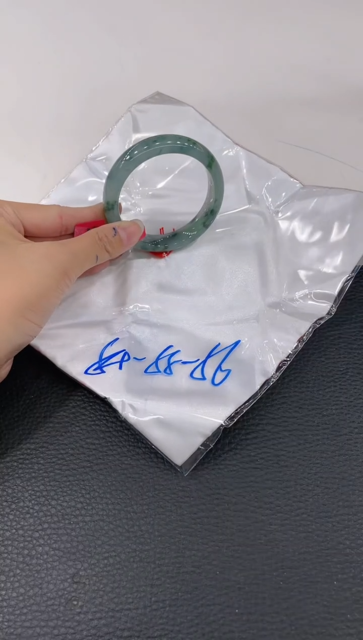 【闪购商品】翡翠手镯未镶嵌手镯