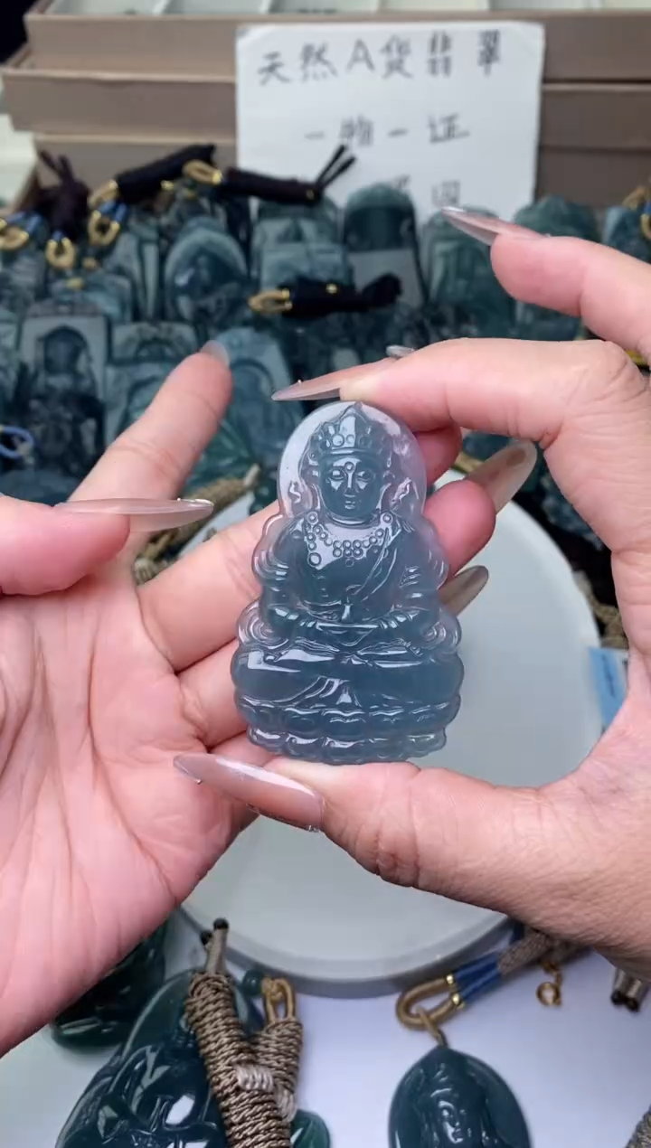 颈饰未镶嵌翡翠          