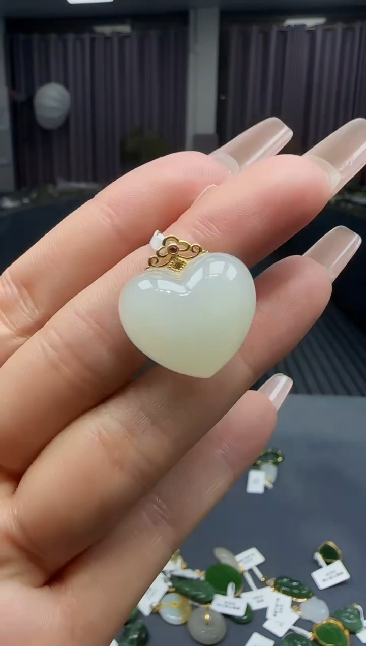 【闪购商品】和田玉挂件18K金镶嵌1