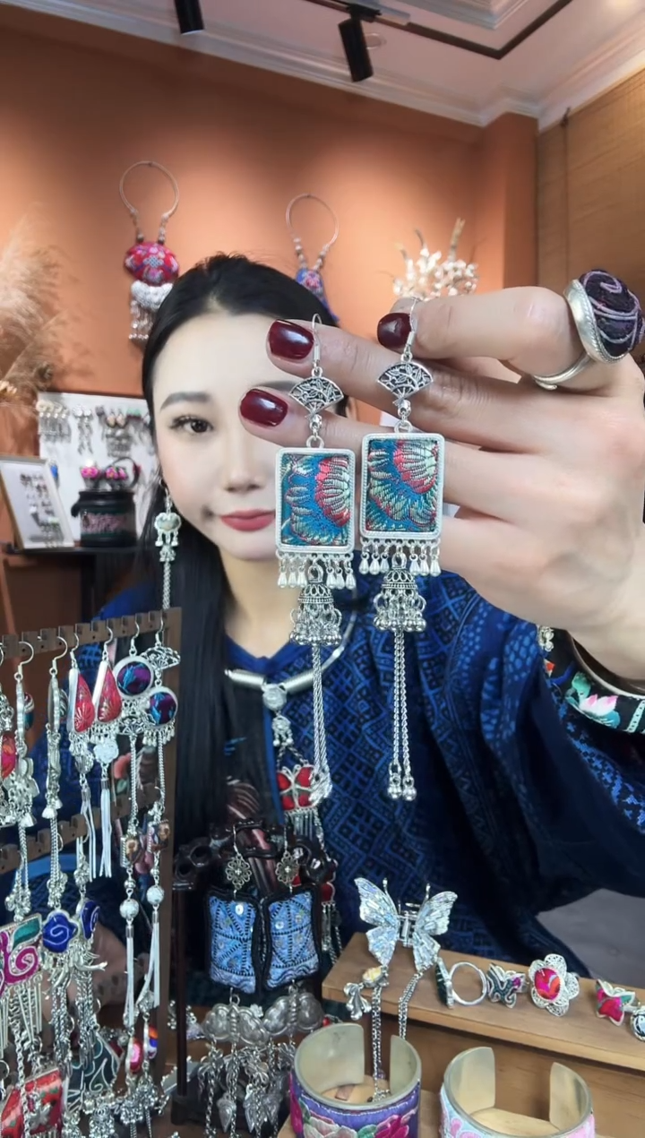 【闪购商品】刺绣纯手工民族风耳环