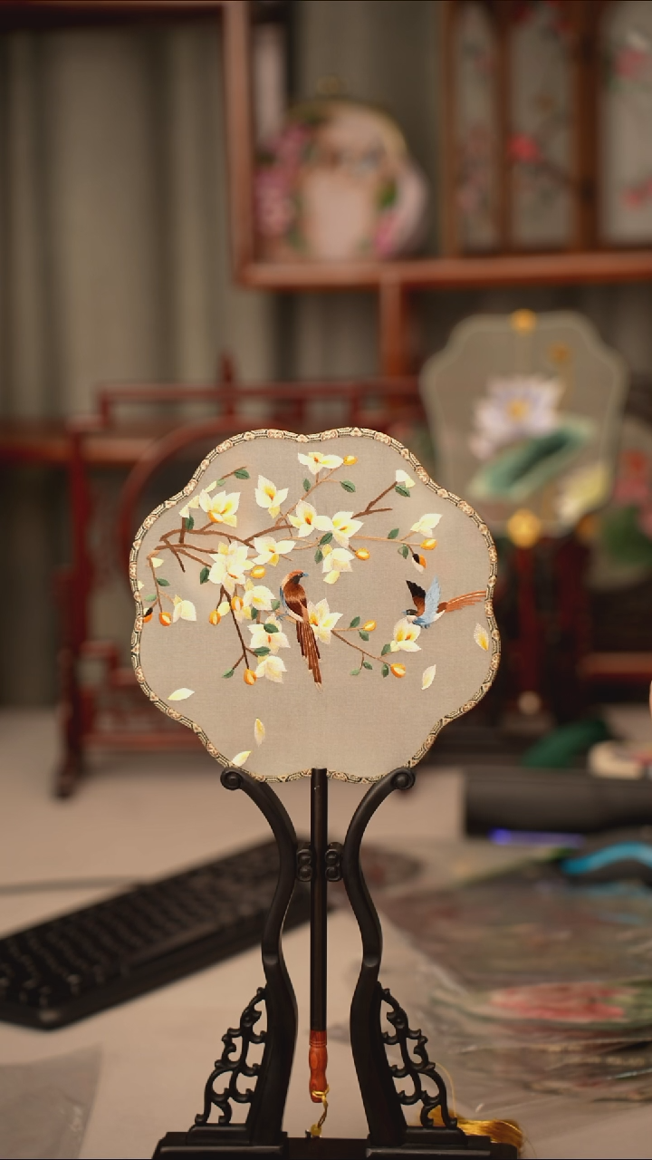 扇子苏绣作品手工团扇