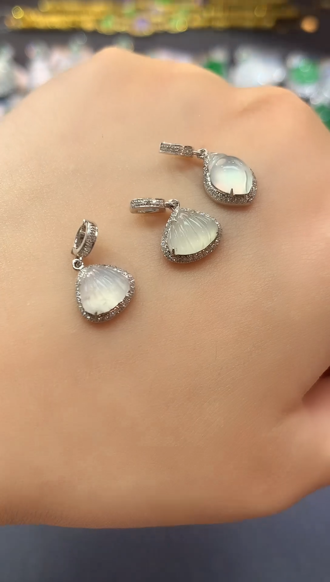 颈饰18K金镶嵌翡翠7-吊坠-选其中发其一