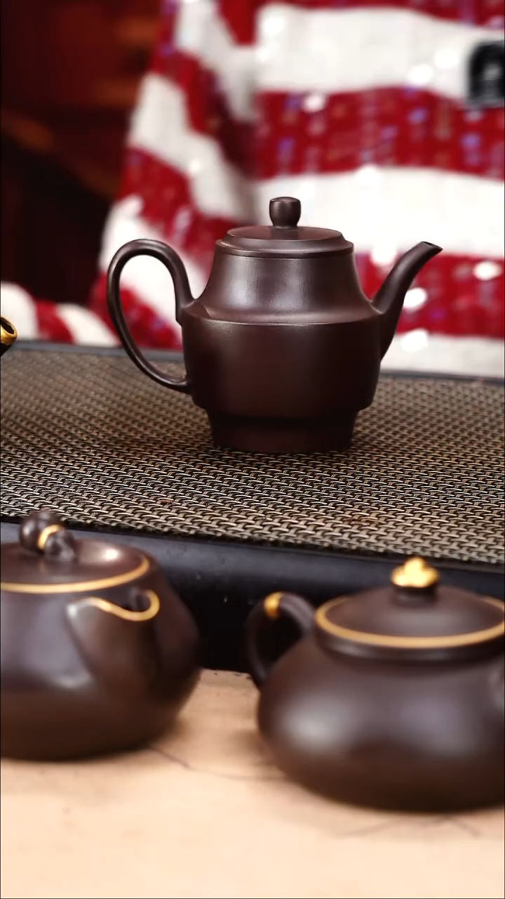 茶壶紫砂陈腐老紫泥精工折肩宫灯130cc