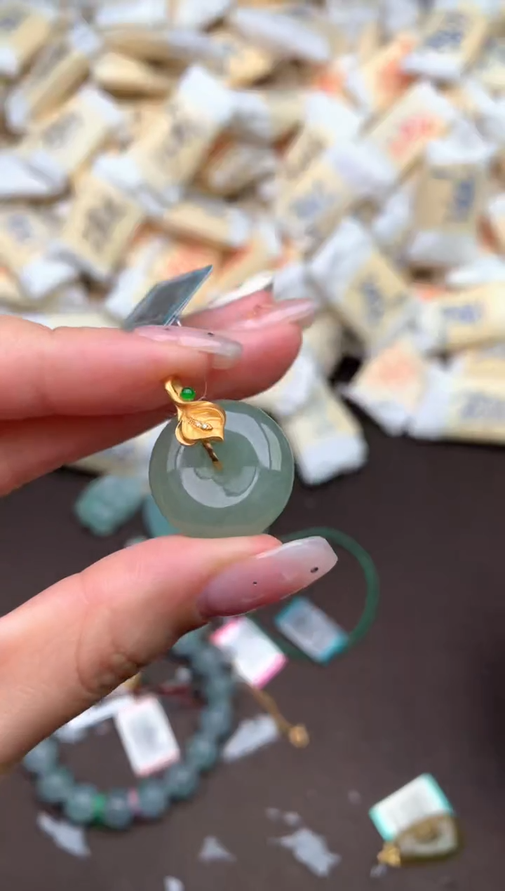 【闪购商品】翡翠挂件18K金镶嵌—