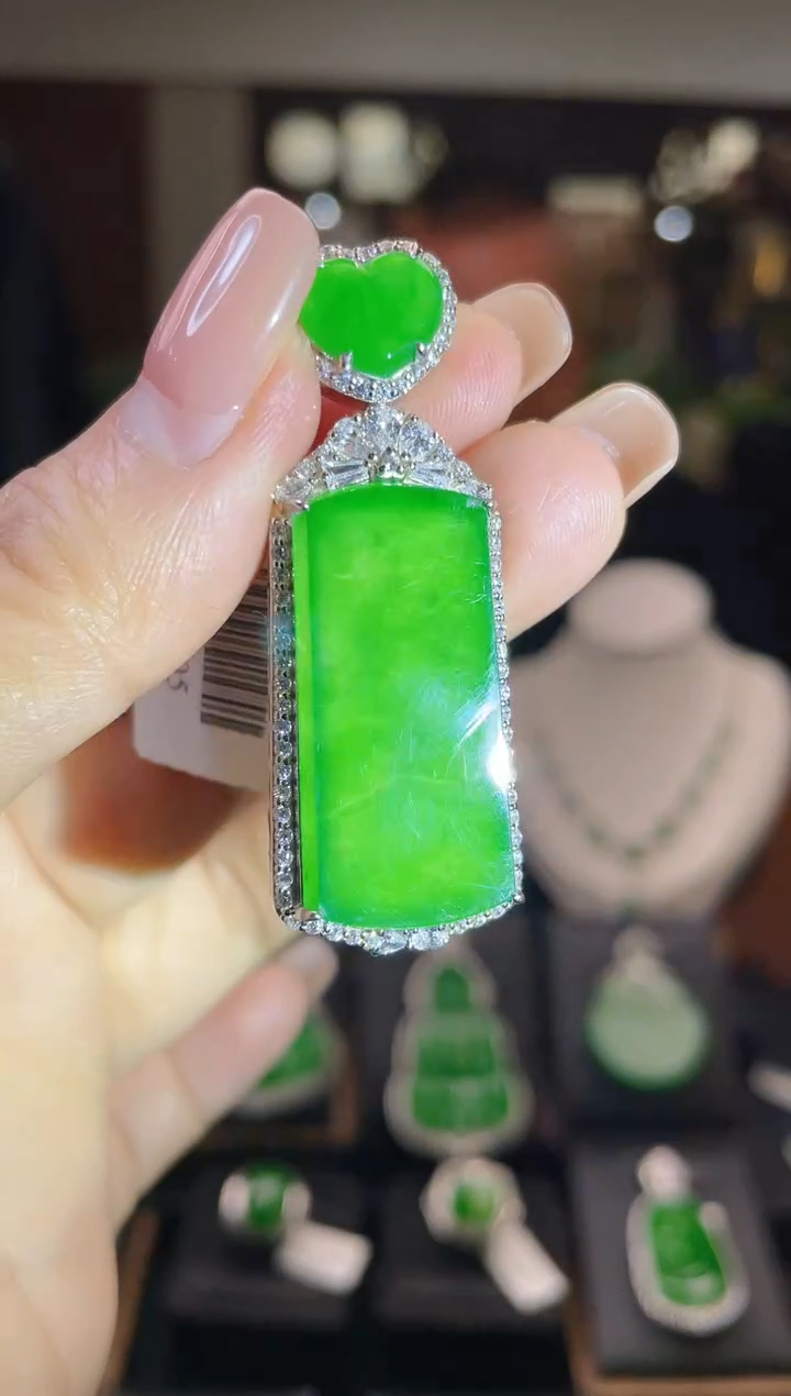 【闪购商品】翡翠吊坠(不含链)未镶嵌翡翠吊坠