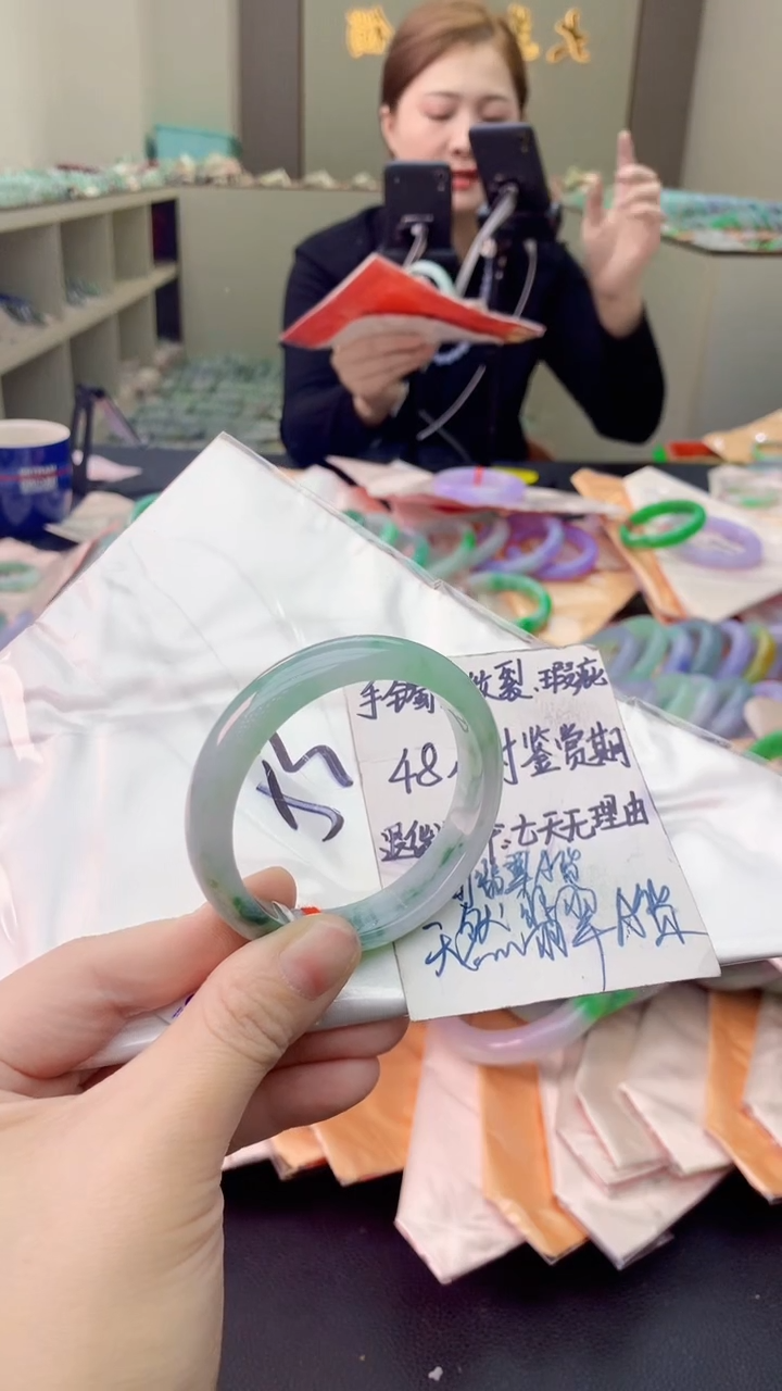 翡翠未镶嵌手镯0448343781