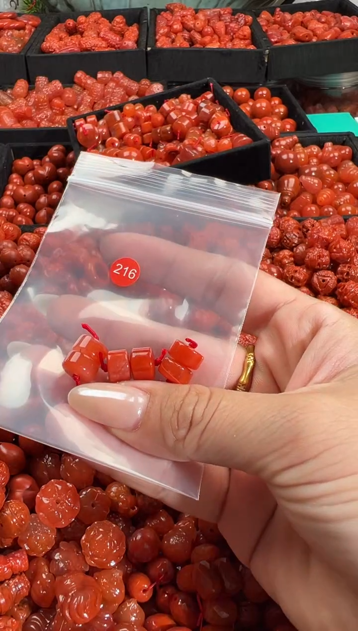 颈饰未镶嵌南红玛瑙1