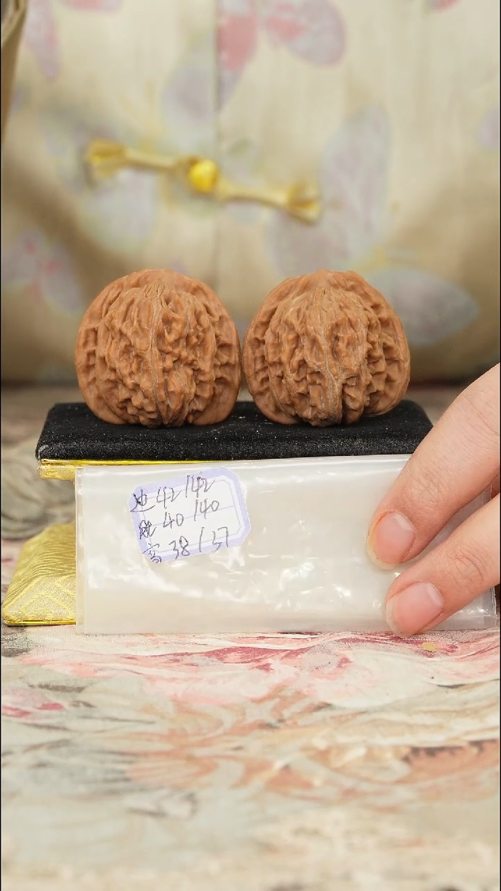 【闪购商品】文玩核桃把件一代楼