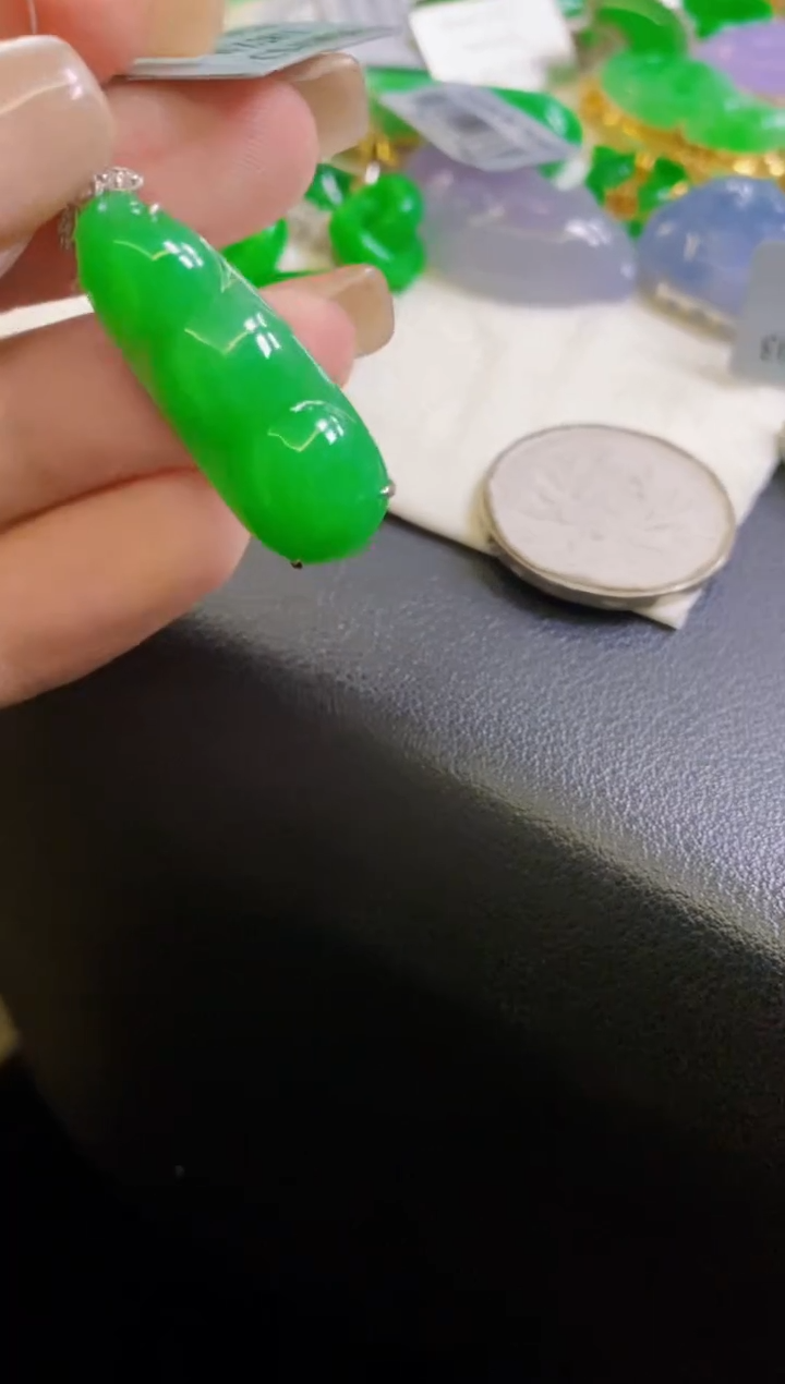 【闪购商品】定制翡翠18K金镶嵌豆