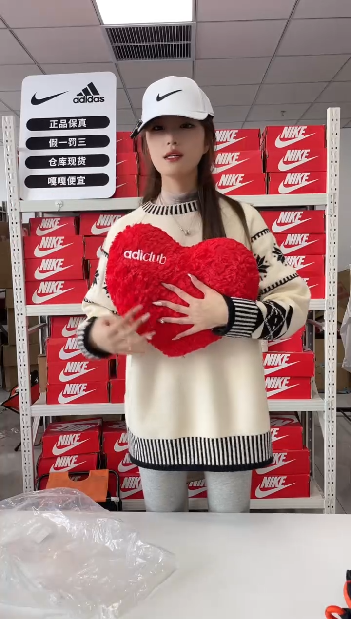 编码闪购尺码  adidas/阿迪达斯卫衣卫裤以直播间过款为主抱枕