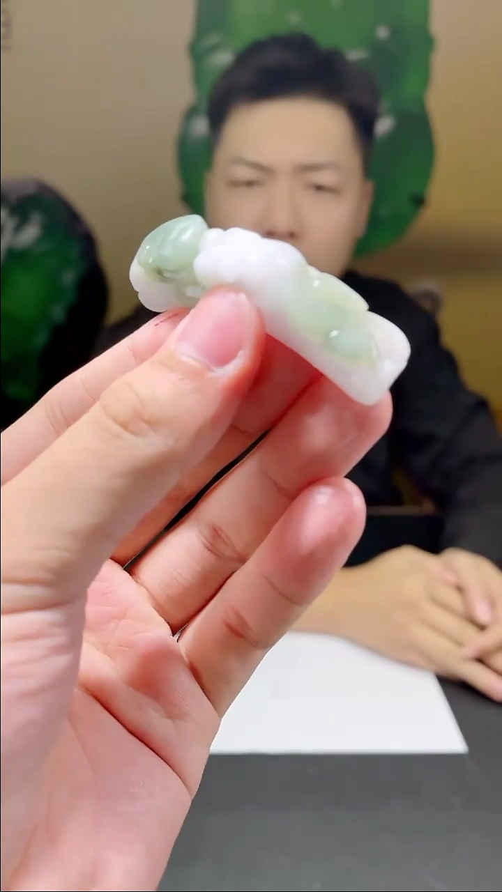 翡翠未镶嵌胸饰翡翠颈饰H6615