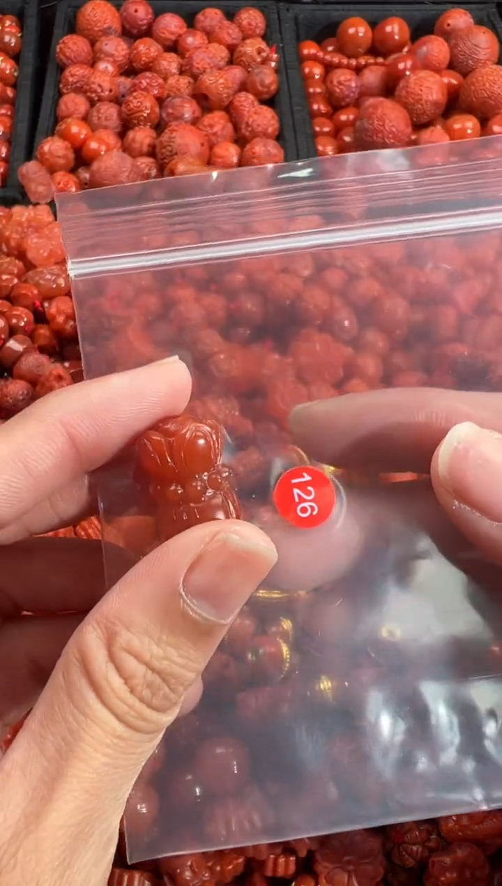 南红玛瑙未镶嵌颈饰1