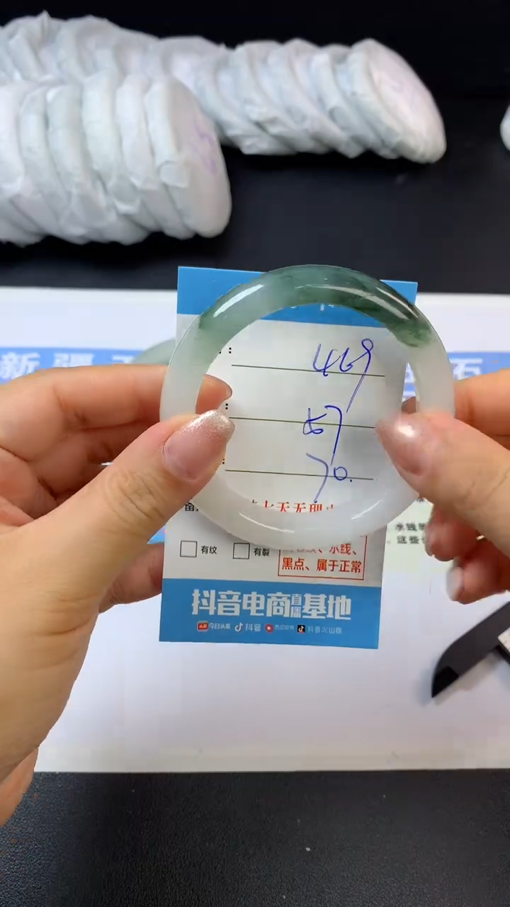 【闪购商品】石英质玉未镶嵌手镯G469