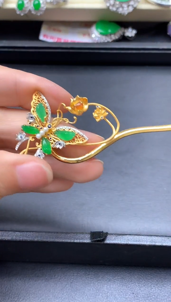 颈饰18K金镶嵌翡翠750-中国好珍宝