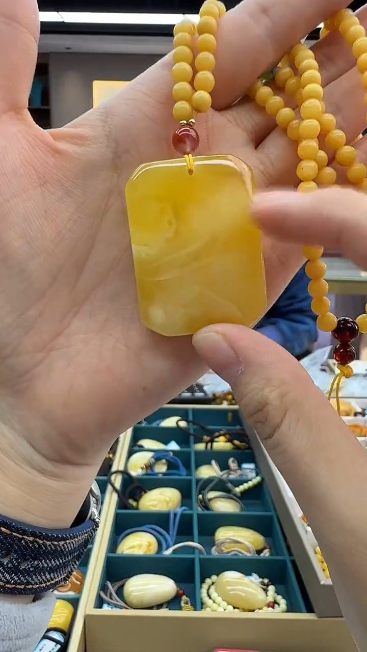 琥珀颈饰未镶嵌215秒拍号 假一罚三 